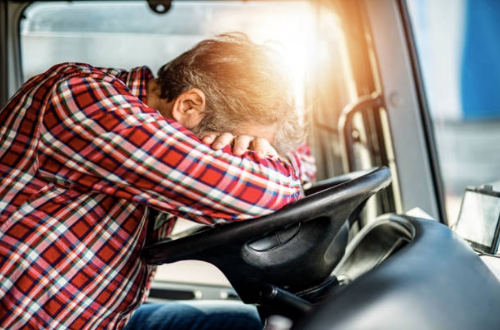 higher crash rate for truck drivers with untreated sleep apnea 5ee0a0ac39803
